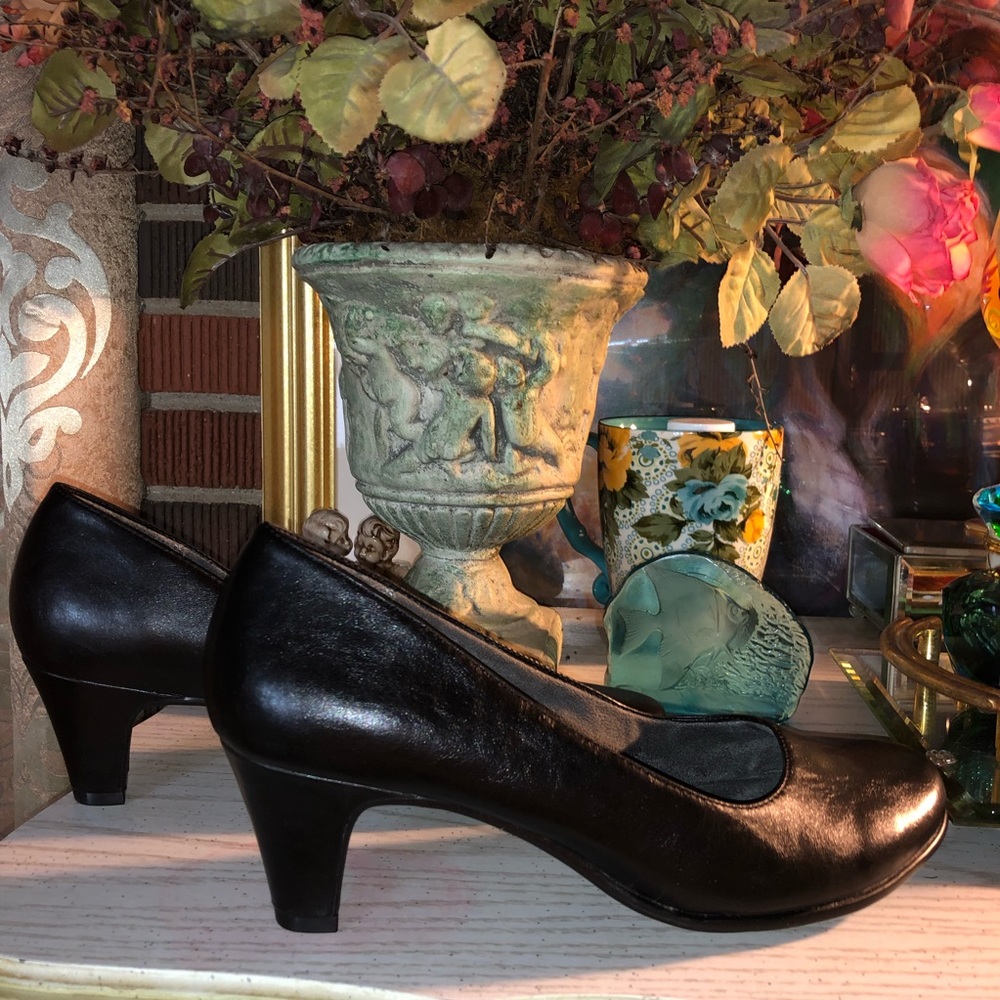 Black Aerosoles A2 Pumps